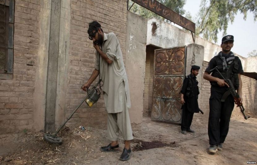پشاور: انسداد پولیو مہم کی ٹیم پر بم حملہ، ایک پولیس اہلکار شہید