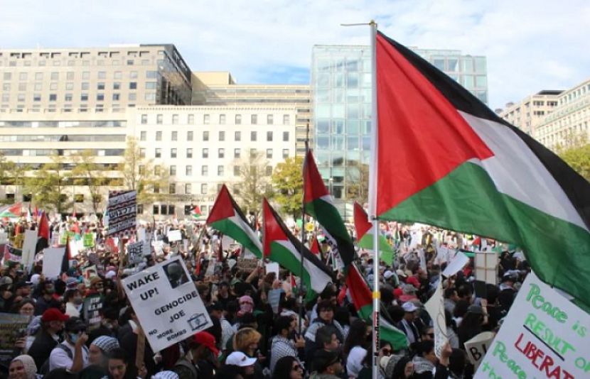 اسرائیلی حملوں کے خلاف امریکی شہر نیو یارک میں سینکڑوں افراد نے احتجاج کرکے ’فلسطین کو آزاد کرو‘ کے نعرے لگائے۔
