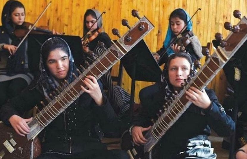 افغان خواتین کے پہلے آرکسٹرا گروپ کی ڈیوس میں پرفارمنس