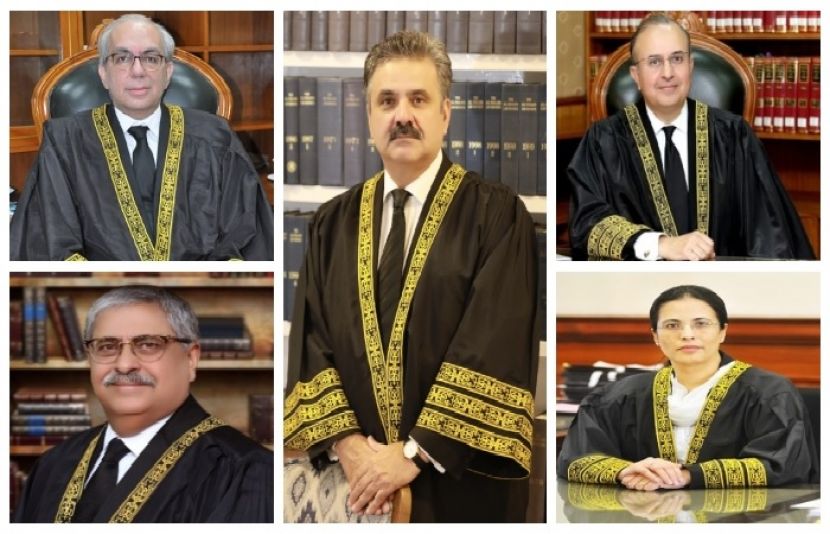 چیف جسٹس یحییٰ آفریدی، جسٹس منصور علی شاہ، جسٹس منیب اختر، جسٹس عائشہ ملک اور جسٹس اطہر من اللہ