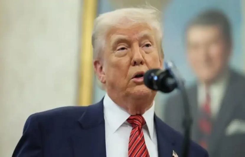 صدر ڈونلڈ ٹرمپ نے بھارت کو خبردار کیا ہے کہ اگر بھارت روسی تیل کی خریداری جاری رکھتا ہے تو اس پر بھاری محصولات عائد کیے جائیں گے