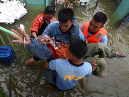 فلپائن میں خوفناک سمندری طوفان، 8افراد جاں بحق