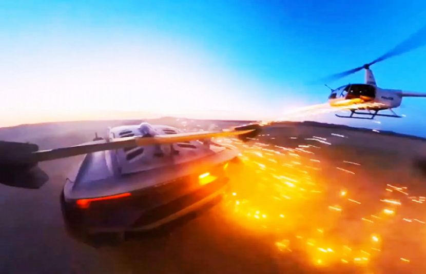 یوٹیوبر نے ہیلی کاپٹر سے اسپورٹس کار کو تباہ کر دیا