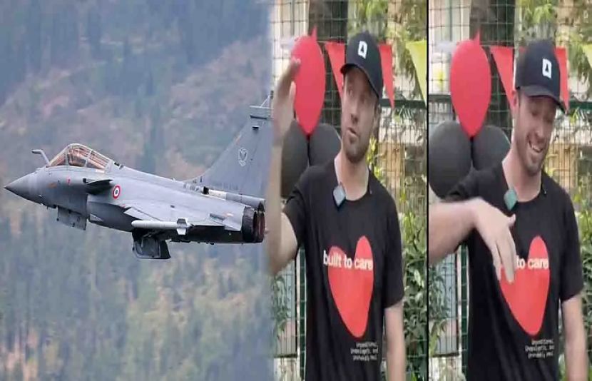 اے بی ڈی ویلیئرز رافیل گرنے کا اشارہ دیتے ہوئے