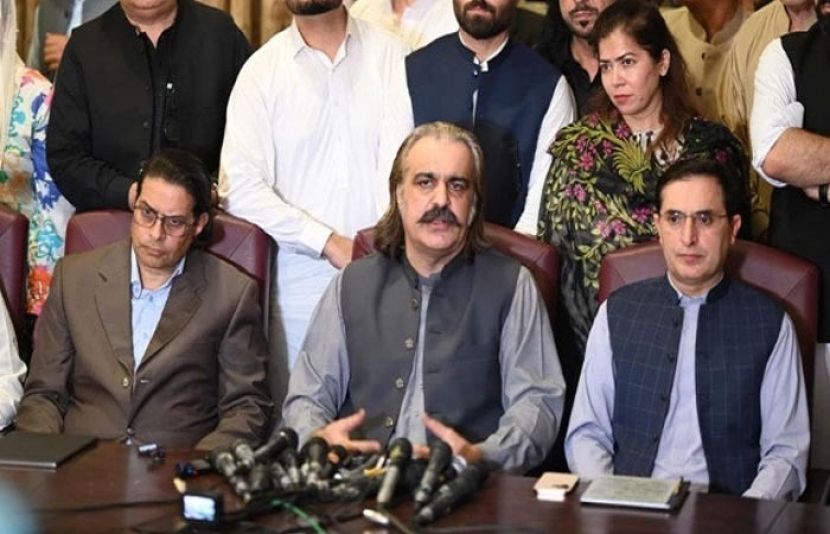 سلمان اکرم راجہ نے علی امین گنڈا پور کو وزیر اعلیٰ سے ہٹانے کی تصدیق کر دی