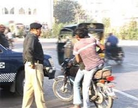 حیدر آباد اورخیر پور میں ڈبل سواری پر پابندی