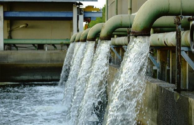 شہر قائد میں پانی کی فراہمی بھی شدید متاثر ہو رہی ہے۔