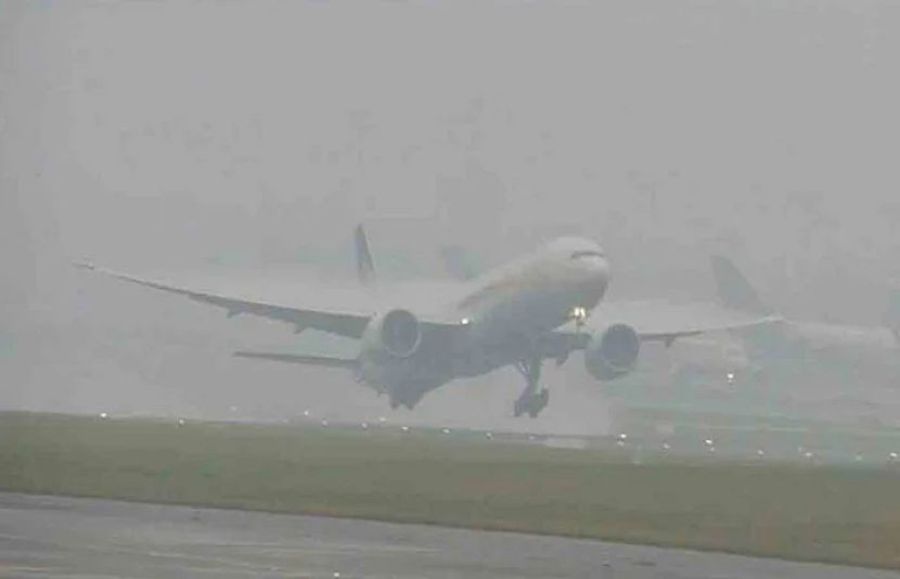 دھند کے باعث فلائٹ شیڈول مسلسل متاثر، آج بھی 30 پروازیں منسوخ کردی گئیں