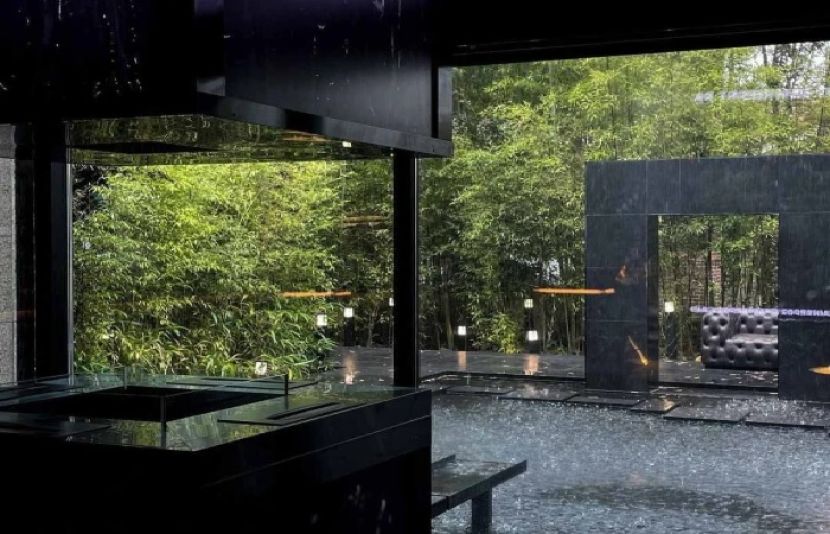 دارالحکومت سیئول میں رین رپورٹ کیفے ایک منفرد کیفے ہے جہاں ہر 15 منٹ بعد بارش ہوتی ہے