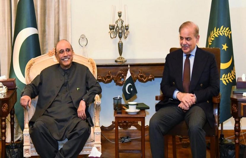 صدر مملکت سے وزیراعظم کی ملاقات، سیاسی اور معاشی معاملات پر صلاح مشورے