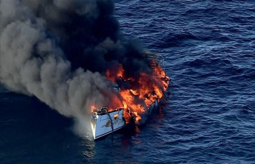 لیبیا: پناہ گزینوں کی کشتی میں لگنے والی آگ میں 50 افراد جان بحق