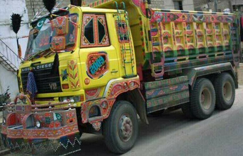 راچی کے علاقے بنارس میں ٹریلر کی زد میں آکر موٹر سائیکل سوار خاتون جاں بحق ہوگئیں۔