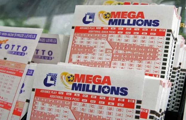 دکان پر انرجی ڈرنک پینے والی خاتون 10 لاکھ ڈالر کی لاٹری جیت گئی