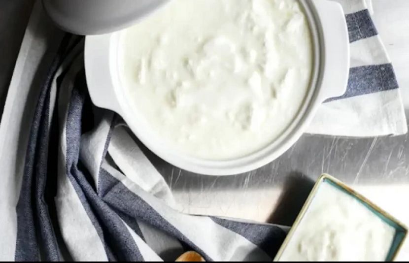 دہی میں پانی ملانا ہی چھاچھ بنانے کا طریقہ ہے