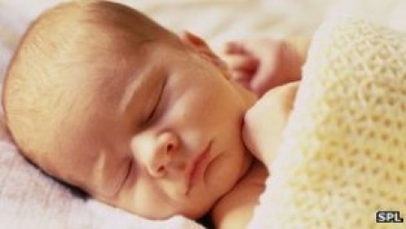 بہت سی مائیں اب بھی بچوں کو ساتھ سلانا پسند کرتی ہیں