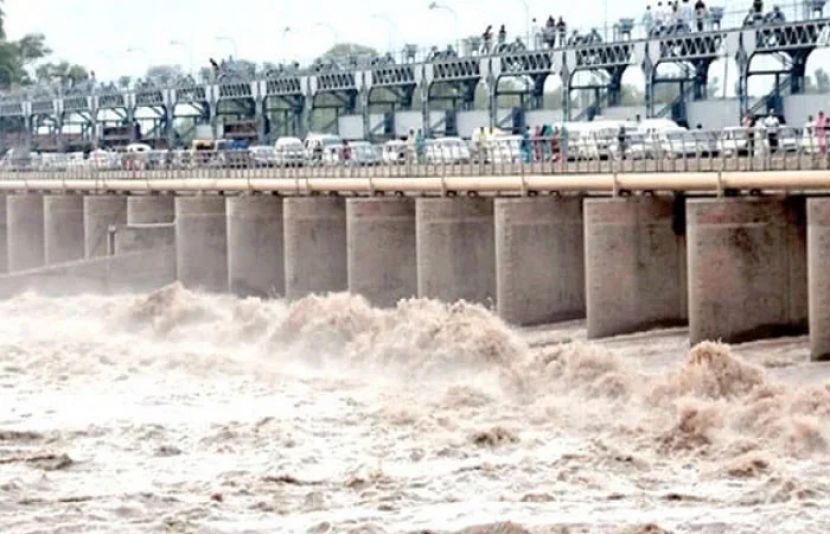 پنجاب کے بعد سیلاب نے سندھ میں بھی شدت اختیار کر لی