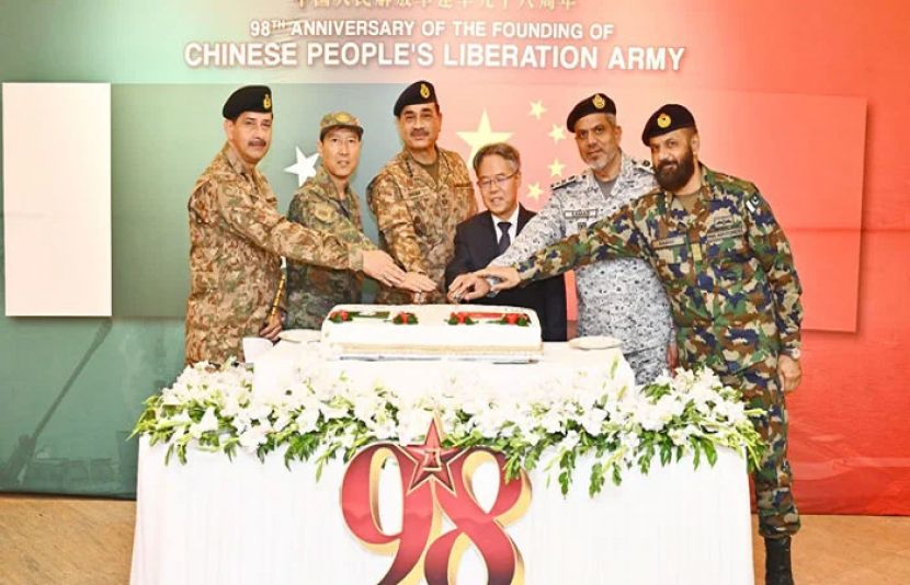 پاک چین اسٹریٹجک تعلقات باہمی اعتماد کی مثال ہے، فیلڈ مارشل کا پی ایل اے کی سالگرہ پر پیغام