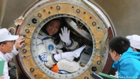 شینزو-10 خلائی جہاز پر تین خلا باز سوار تھے