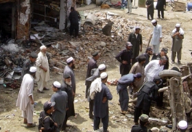 بونیر میں خود کش حملہ : سربراہ امن لشکر سمیت 6 افراد جاں بحق