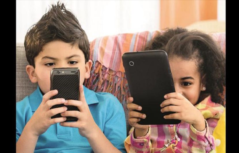 اسمارٹ فون کا استعمال بچوں کی ذہنی صحت پر کیا اثر ڈالتا ہے؟