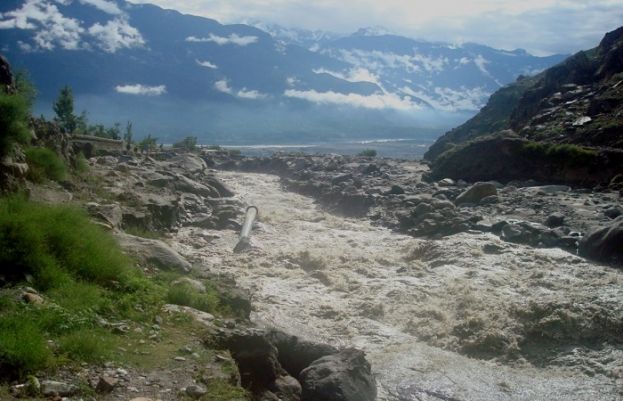 گلگت بلتستان کے کئی دیہات زیرآب، ہزاروں افراد بے گھر