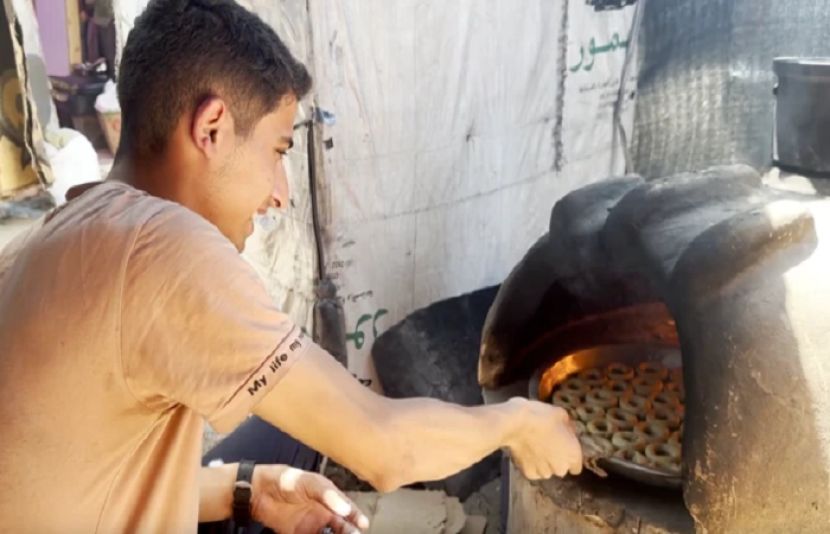 غزہ میں عید کے روز بھی اسرائیلی بمباری تھم نہ سکی، اسرئیلی جارحیت کے درمیان فلسطینی بچوں کے حوصلے بلند، ملبے کے ڈھیر کے درمیان بھی عید کی خوشیوں کو ماند پڑنے نہ دیا۔