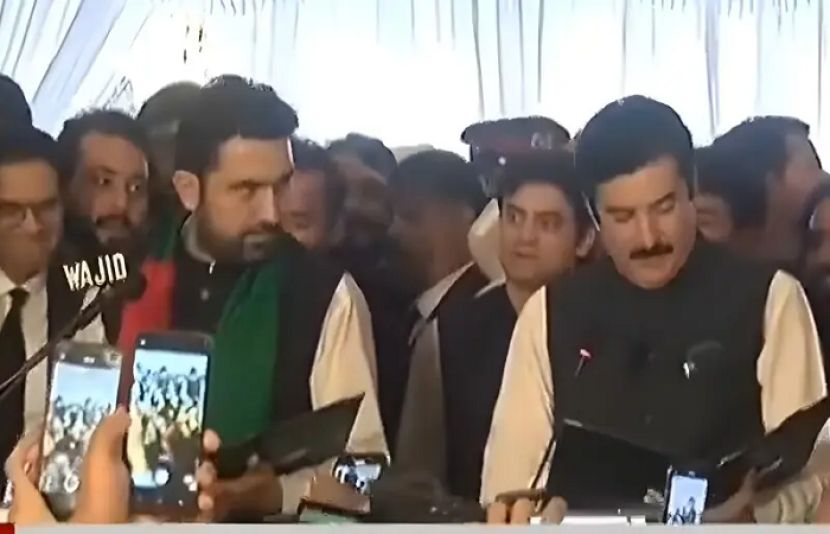 خیبرپختونخوا کے نومنتخب وزیراعلیٰ سہیل آفریدی نے عہدے کا حلف اٹھالیا