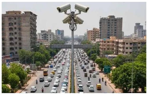 کراچی پیر محمد شاہ نے کہا ہے کہ ٹریفک کنٹرول کیمروں کی نگرانی کے دوران وائرل ہونے والی دو تصاویر کی تحقیقات جاری ہیں