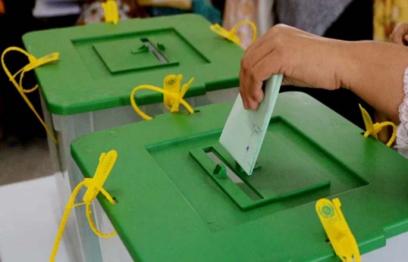 پولنگ اسٹیشنز پر ووٹرز کی آمد کا سلسلہ جاری