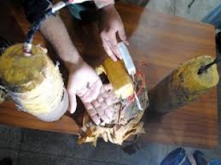 پشاور پولیس گودام پر چھاپہ بارودی مواد اور خود کش جیکٹس بنانے کا سامان برآمد