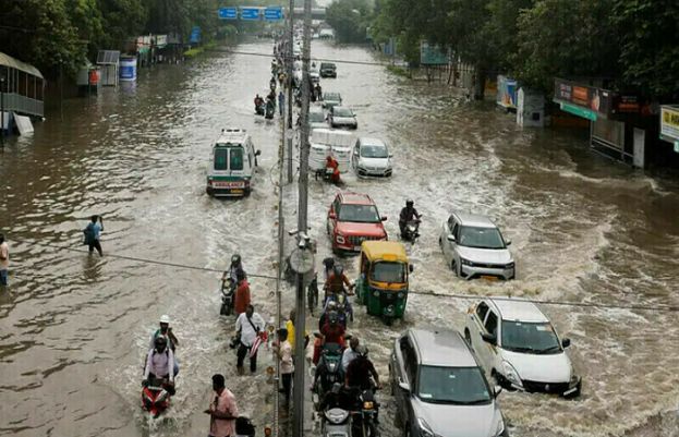 آج سے پانچ جولائی تک موسلادھار بارشیں ہوں گی،محکمہ موسمیات نے خبردار کردیا، پنجاب، سندھ اور خیبرپختونخوا میں اربن فلڈنگ کا خدشہ ہے، این ڈی ایم اے نے بھی الرٹ جاری کردیا۔