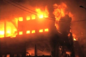 کراچی: کیمیکل فیکٹری میں آگ لگنے سے عمارت کا 60 فیصد حصہ گر گیا