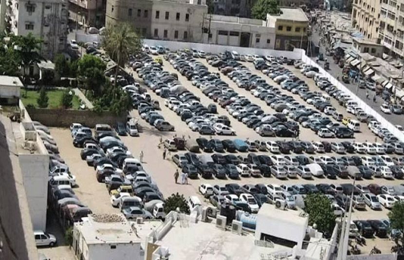 کراچی میونسپل کارپوریشن (کے ایم سی) کی تمام چارجڈ پارکنگ سائٹس پر آج سے پارکنگ کی سہولت مکمل طور پر مفت کر دی گئی ہے۔