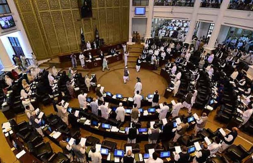 خیبر پختونخوا میں وزارتِ اعلیٰ کے انتخاب کے سلسلے میں اپوزیشن جماعتوں نے اپنے امیدواروں کے کاغذاتِ نامزدگی جمع کرانے کا فیصلہ کر لیا ہے