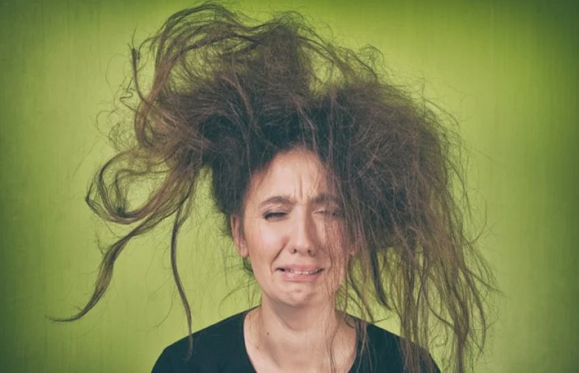 یہ 8 طریقے اپنائیں اور خشک اور اُلجھے بالوں سے نجات پائیں