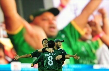 کرکٹ پاکستان پر مہربان،سیمی فائنل تک رسائی،ملک بھرمیں جشن،بھنگڑے