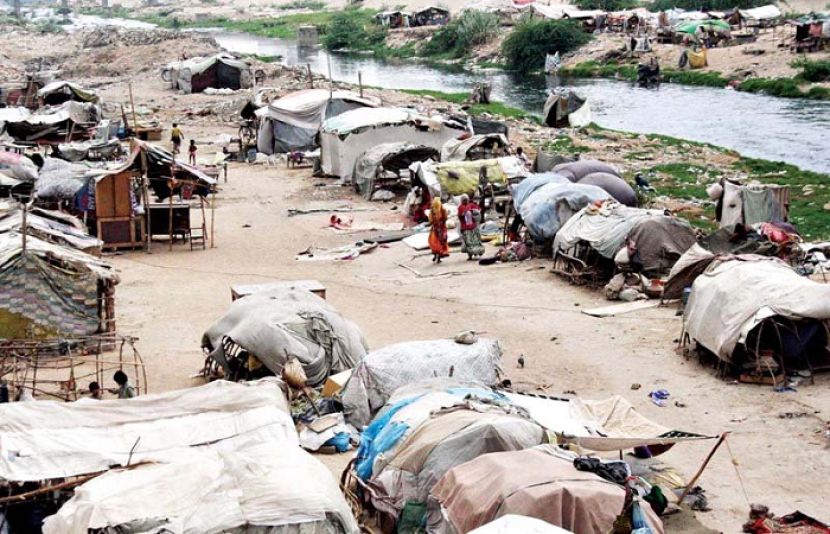 تباہ کن سیلاب کے بعد پاکستان میں غربت کی شرح میں اضافے کا خدشہ