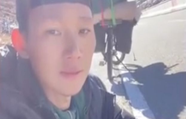 ناراض بیوی کو منانے کے لیے شوہر کا انوکھا اقدام