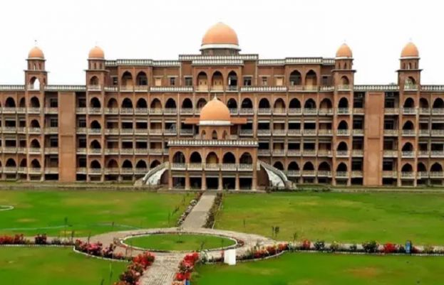 پشاور یونیورسٹی ایک مرتبہ پھر شدید مالی بحران سے دوچار ہو گئی۔