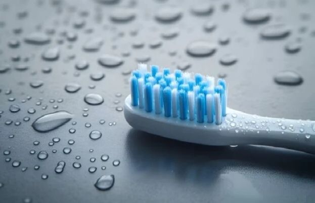 نیلے ریشے اس بات کی نشاندہی کرتے ہیں کہ کب آپ کو اپنا ٹوتھ برش تبدیل کرلینا چاہیے