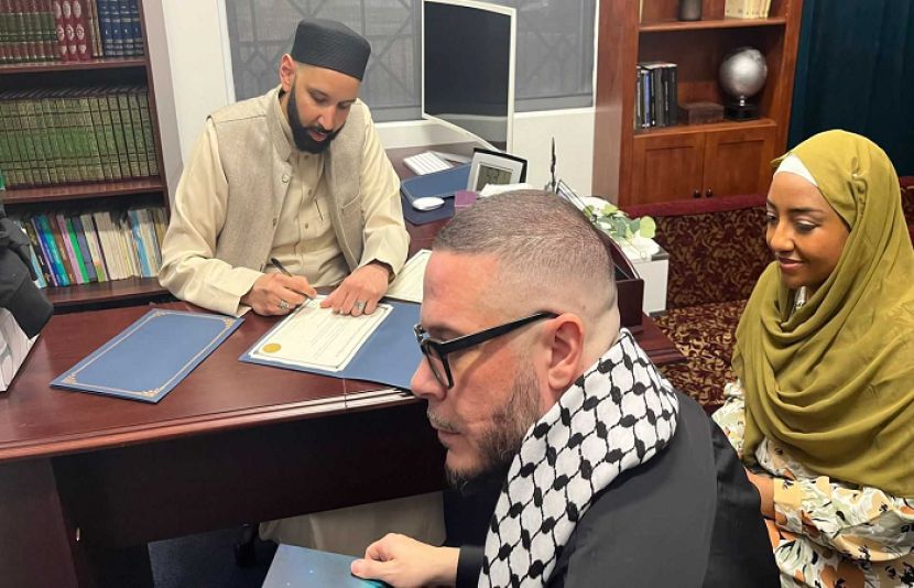 معروف امریکی مصنف جیفری شان کنگ اور ان کی اہلیہ رائے کنگ نے رمضان کی پہلی شب اسلام قبول کر لیا