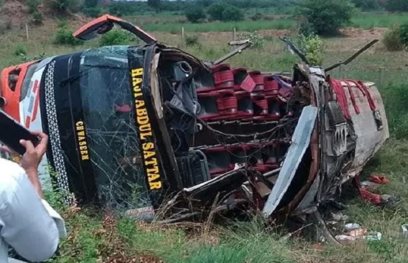 موٹروے ایم ٹو چکری انٹرچینج کے قریب بس گہرائی میں جا گری ، 5 افراد جاں بحق ، 30 زخمی