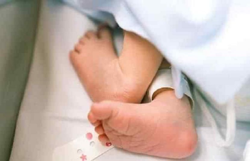 ریلوے اسٹیشن پر پیدا ہونے والی بچی