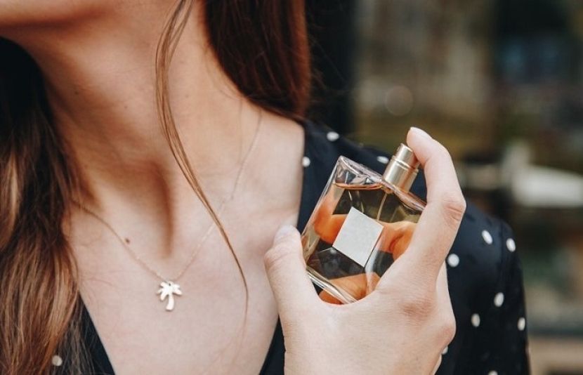 پرفیوم کی مہک کو دیر تک برقرار رکھنے کے لیے ذرا زیادہ محنت کی ضرورت ہوتی ہے