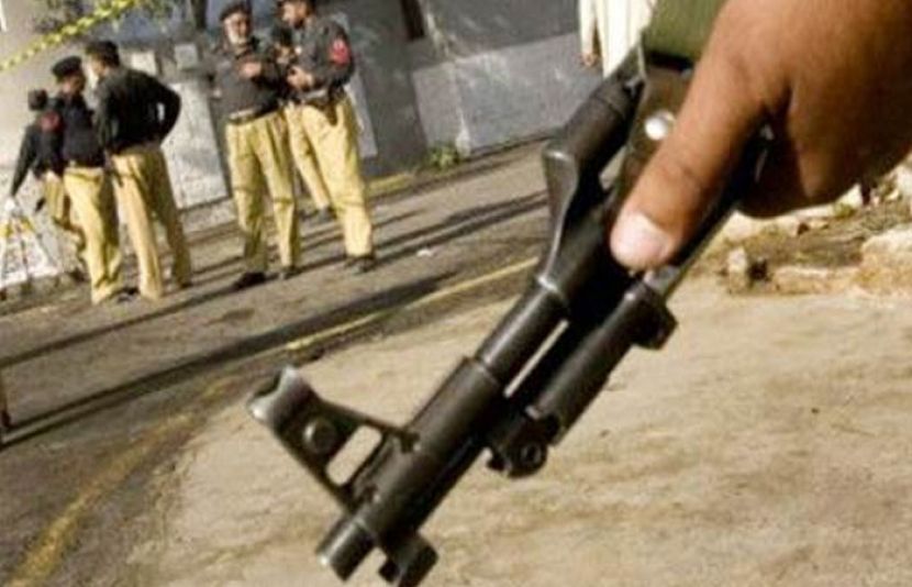 ولیس ٹریننگ اسکول پر بھارتی حمایت یافتہ خوارج کے دہشتگردوں نے رات گئے حملہ کیا، جس کے نتیجے میں 6 پولیس اہلکار اور امامِ مسجد شہید ہوگئے