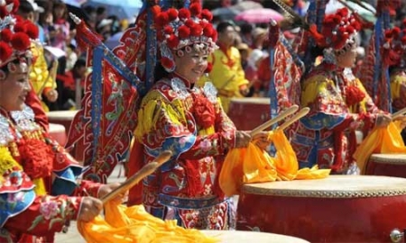 رنگا رنگ ڈریگن بوٹ جشن