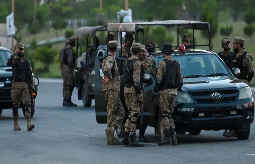 خیبر پختونخوا کے مختلف علاقوں میں کامیاب آپریشنز کے دوران فتنہ الہندوستان سے تعلق رکھنے والے 35 دہشت گردوں کو ہلاک کر دیا گیا