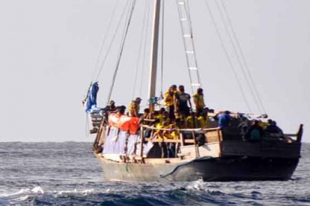 افغانستان اور شام کے تارکین وطن کی کشتی اٹلی پہنچ گئی