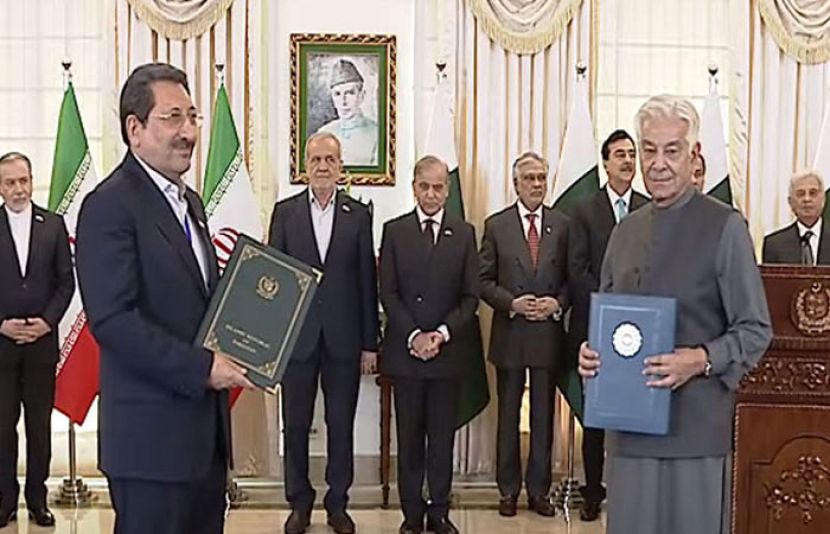 پاکستان اور ایران کے درمیان متعدد معاہدوں اور مفاہمتی یادداشتوں پر دستخط، تجارتی حجم 10ارب ڈالر تک بڑھانے کا عزم