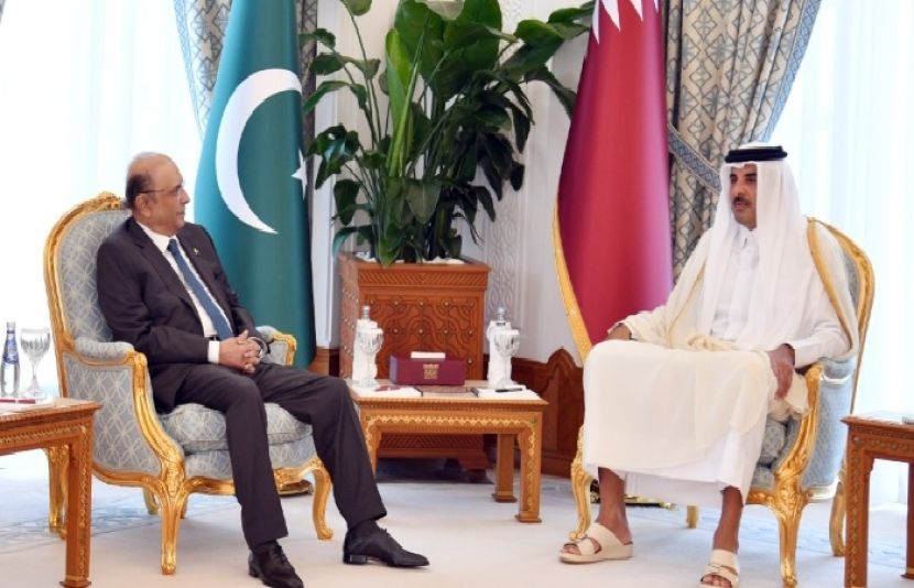 صدر مملکت آصف علی زرداری امیر قطر شیخ تمیم بن حمد الثانی سے دوحہ میں ملاقات کر رہے ہیں